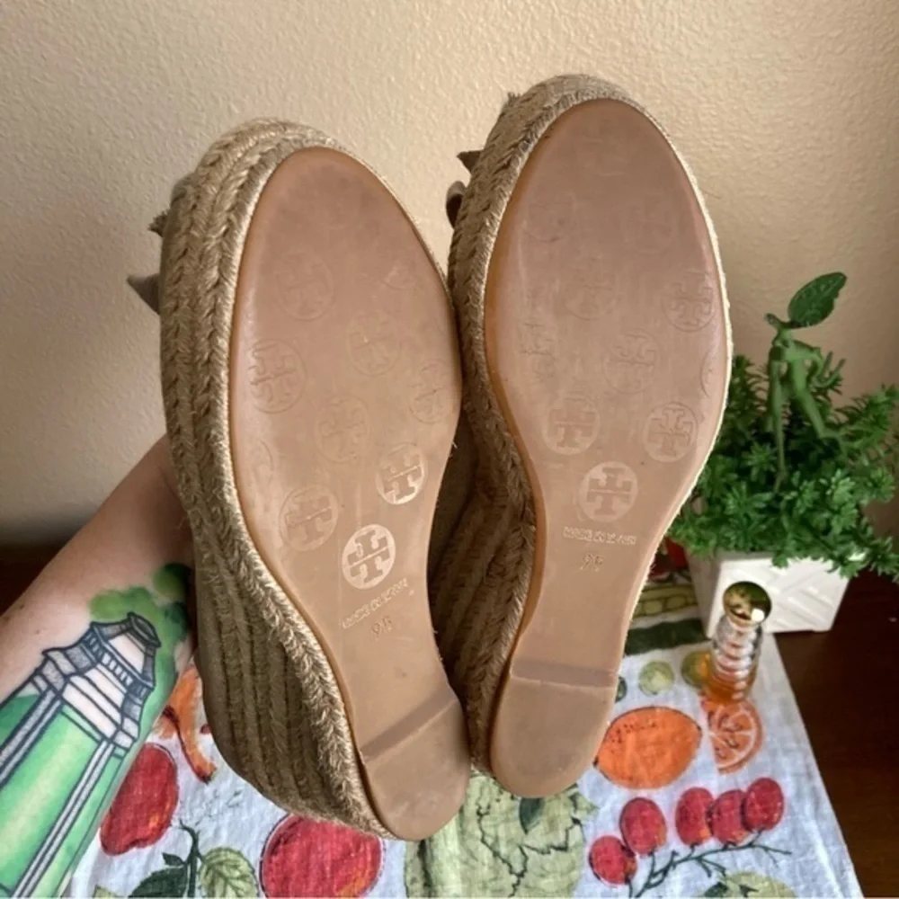 Tory Burch Jackie beige peeptoe wedges size 9B